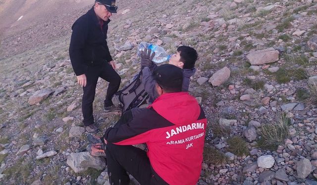 Erciyes Dağı’nda yürüyüş yaparken mahsur kaldı: Ekipler kurtardı