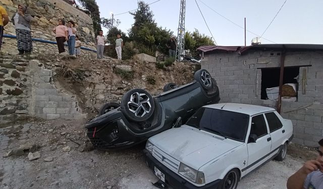 Hatay’da mahalleliyi korkutan yokuş: 3 ayda 2 araç bahçeye uçtu!