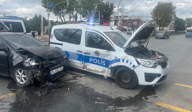 Polis aracı ile otomobil çarpıştı: 2’si polis 5 kişi yaralandı