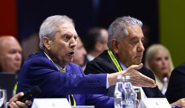 Fenerbahçe'de mali genel kurulda gerilim: Aziz Yıldırım kürsüden sert sözlerle yüklendi