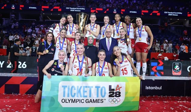 Şampiyonluk geldi, Olimpiyat bileti de alındı! Filenin Sultanları'ndan büyük başarı