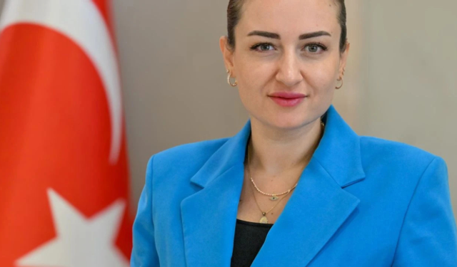 Büşra Özdemir kimdir, hangi partiden? Kaç yaşında, nereli?  Evli mi eşi kimdir? Babası kimdir?