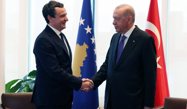 Cumhurbaşkanı Erdoğan, Kosova Başbakanı Kurti ile Türkevi’nde görüştü