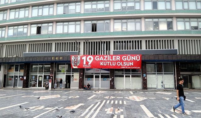 Başkent’te Gaziler Günü öncesi bayraklı hazırlık