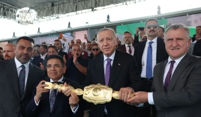 Cumhurbaşkanı Erdoğan, Yağlı Güreş Cumhurbaşkanlığı Kupası finalini izledi