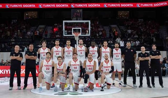 12 Dev Adam Dünya Kupası biletini aldı: İzlanda’ya 37 sayı fark