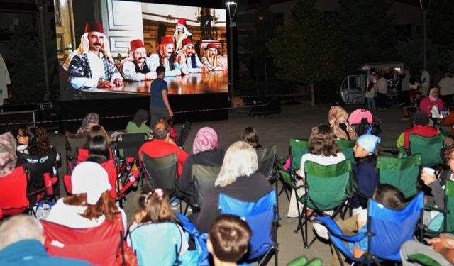 Keçiören’de açık hava sinema keyfi: “Tosun Paşa” izleyiciyle buluştu