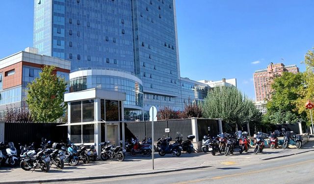 TÜİK binası önünde motosiklet yoğunluğu dikkat çekiyor