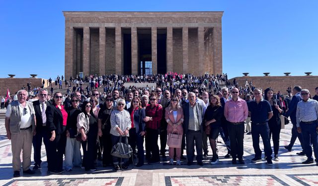 CHP Keçiören İlçe Örgütü Anıtkabir'e çıkarma yaptı!