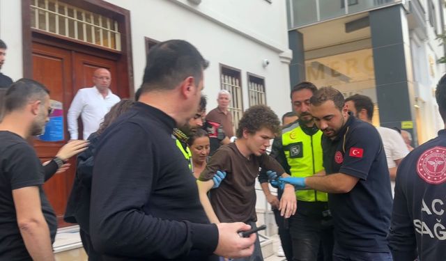 Cadde ortasında dehşet: Saldırgan kaçtı, olay yerinde ekmek bıçağı bulundu!
