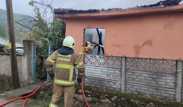 Balıkesir’de ev yangını: 1 kişi hayatını kaybetti