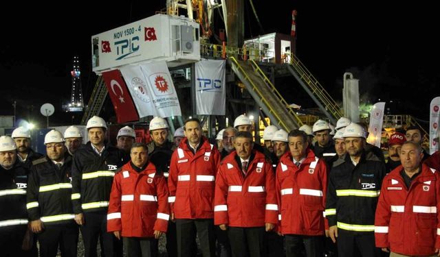 Gabar'da yeni petrol rezervi heyecanı! Bakan Bayraktar müjdeyi duyurdu