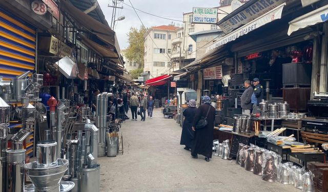 Ulus Sobacılar Çarşısı'nda kış hareketliliği! Fiyatlar 5 bin liradan başlıyor