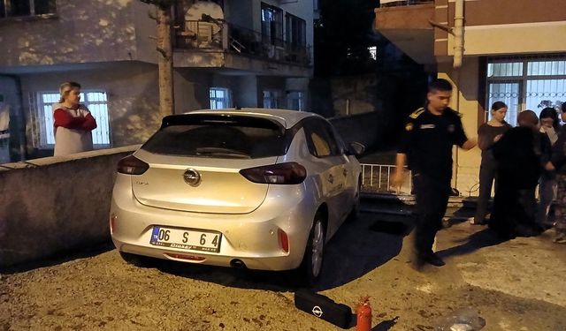 Mamak’ta otomobil yangını büyümeden söndürüldü