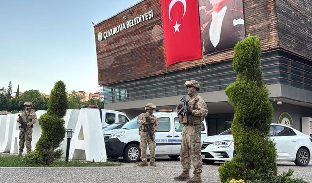 Çukurova Belediyesi’ne jandarma operasyonu: Çok sayıda kişi hakkında gözaltı kararı