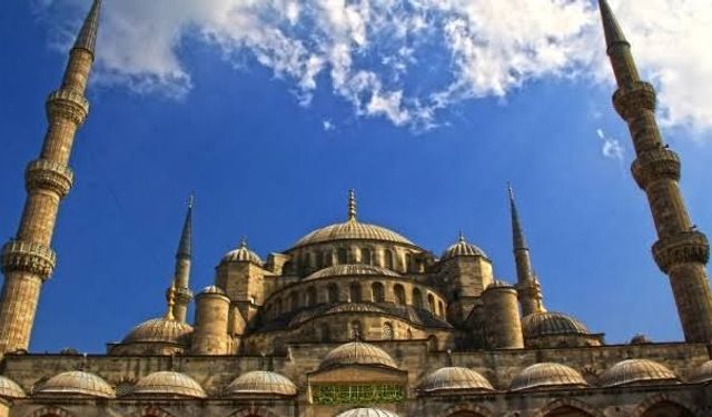23 Ekim Cuma hutbesinin konusu aile oldu! Anne babalara sorumluluk hatırlatması