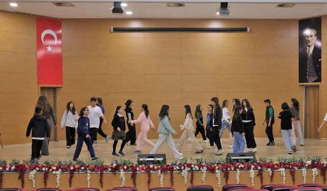 Ankara'da 7'den 70'e tiyatro eğitimi: Keçiören'de ücretsiz dersler başladı!
