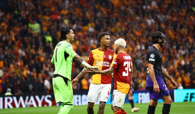 Galatasaraylı Torreira Barcelona maçında sakatlandı!