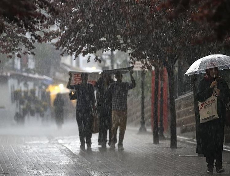 Ankara’da valilik uyarmıştı: Sağanak kent merkezine de ulaştı
