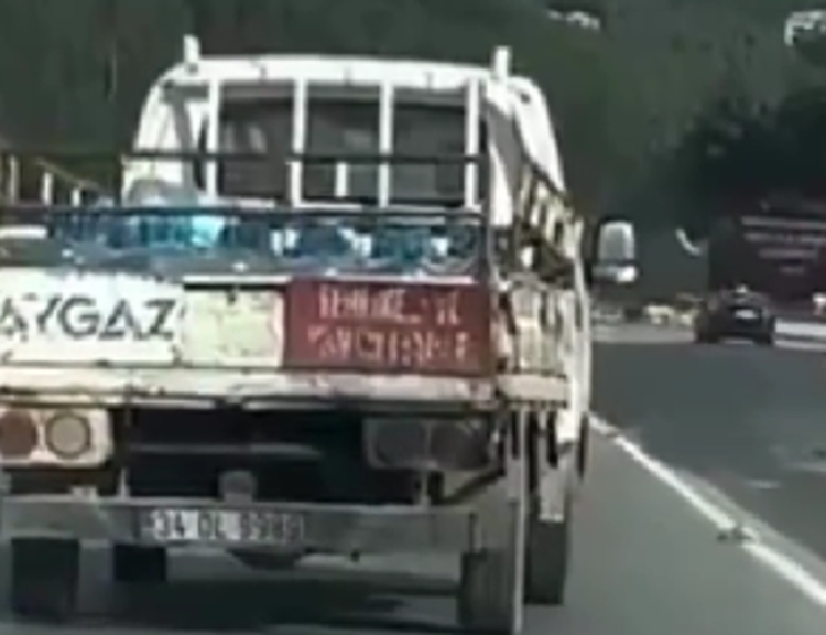 Trafikte şaşırtan anlar: Türkiye'yi gezmeye gelen turistin paylaşımı viral oldu!