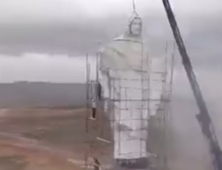 Suriye sınırına 26 metrelik İsa heykeli dikildi! Blue Beam ile Mesih’i getirme planı devrede!