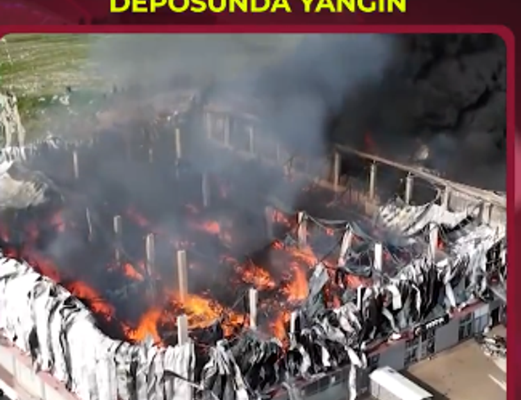 Yenimahalle’de Korkutan Dakikalar! Dev Mobilya Deposu Alevlere Teslim!