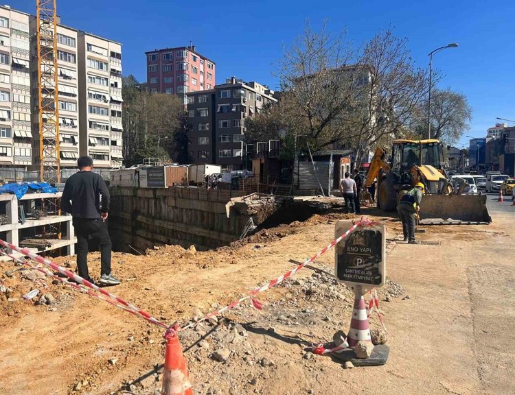 Kadıköy'de korkutan çökme! Fenerbahçe stadyumu yanındaki inşaatta istinat duvarı yıkıldı