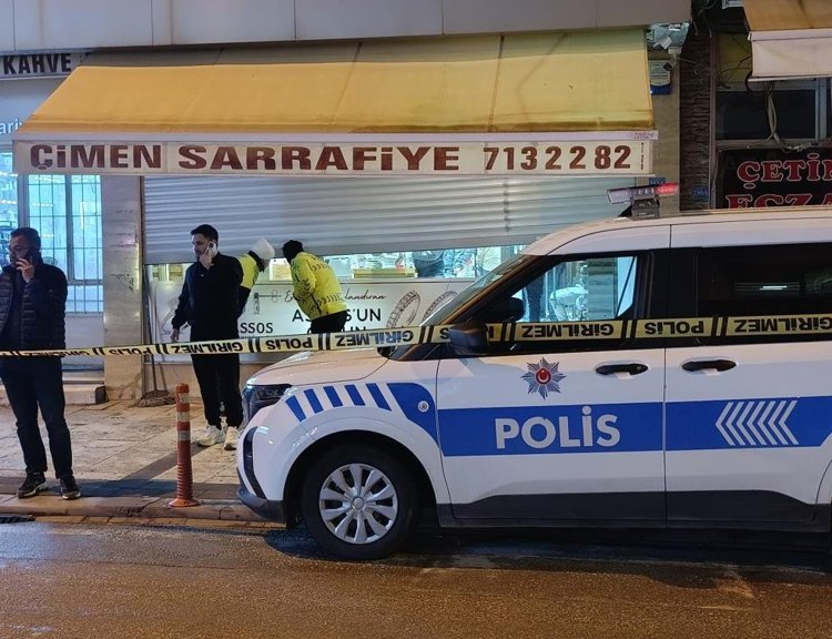 Denizli'de akıl almaz olay: Kuyumcu emanet altınlarla sırra kadem bastı!