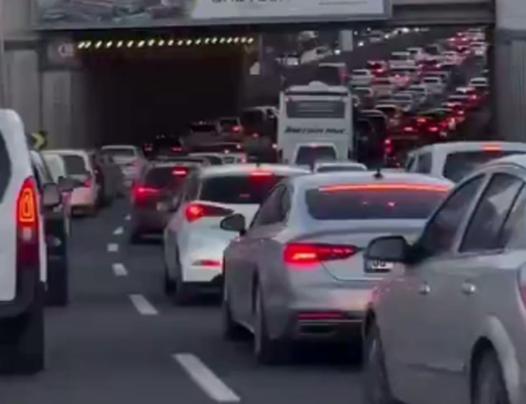 Ankara’daki trafik çilesine isyan eden vatandaştan çağrı: Bir kişilik bile yer yok, gelmeyin!