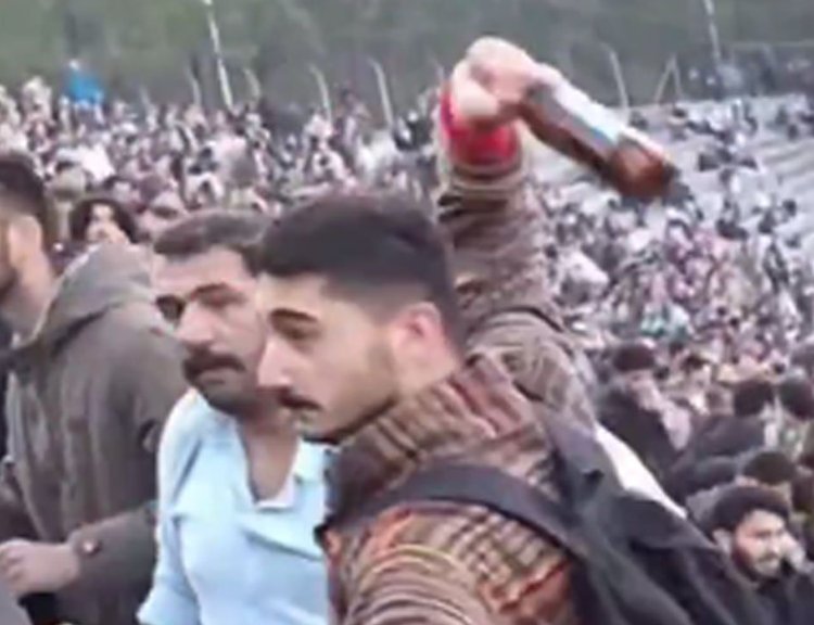 ODTÜ bahar şenliğinde gerginlik! Türk bayrağı açan gençlere saldırdılar!