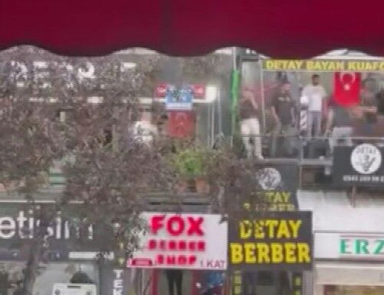 Ankara’da berberler arasında sopalı kavga! O anlar kamerada