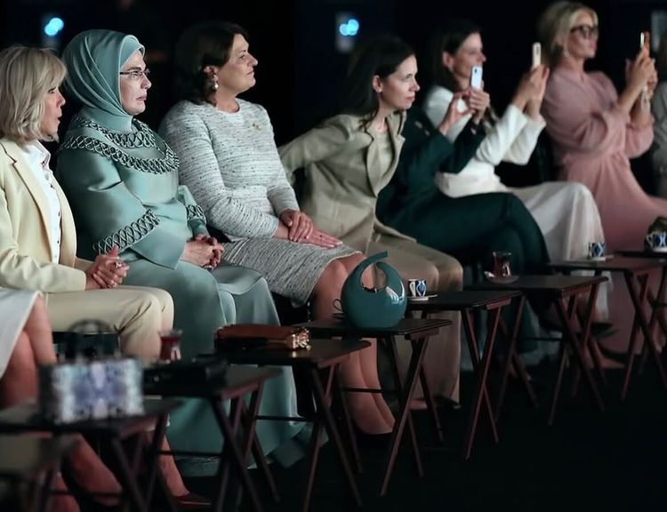 Ajda Pekkan Lider Eşleri İçin Ankara'da Sahneye Çıktı