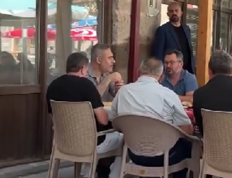Bakan Fidan'dan samimi görüntüler: Köy kahvesinde vatandaşlarla kahvaltı yaptı!