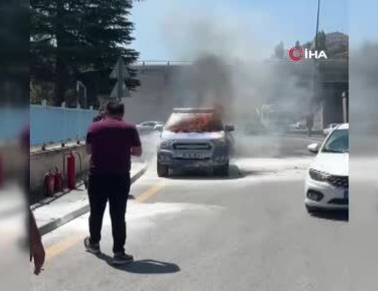 Ankara'da zabıta aracı alevlere teslim oldu!