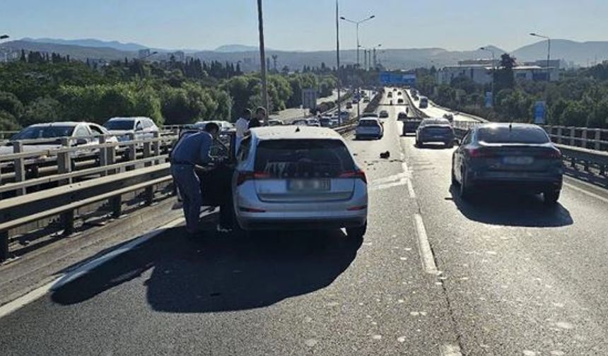 Ankara Caddesi'nde trafik kazası ve yoğun trafik