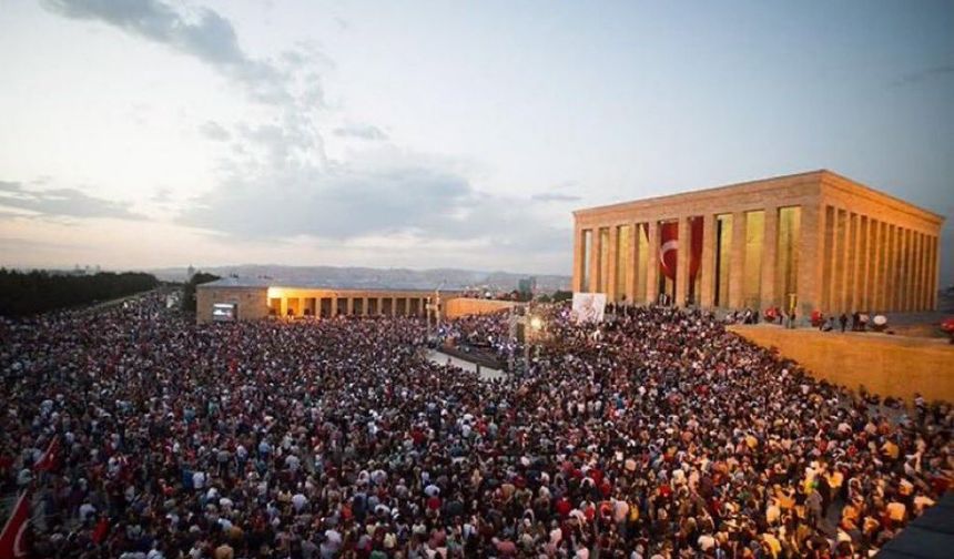 Anıtkabir, 29 Ekim Cumhuriyet Bayramı'nda 745 bini aşkın ziyaretçiyi ağırladı