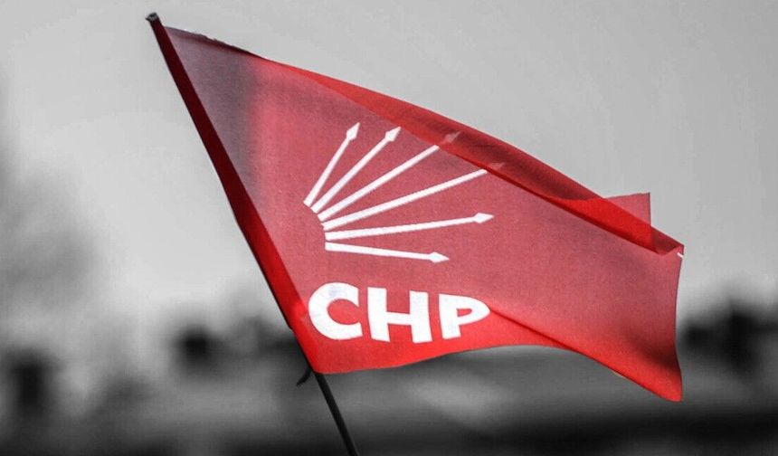 Özgür Özel'in yeni parti açıklaması sonrası CHP'den ilk istifa