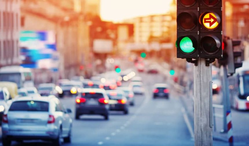 İstanbul'daki yoğun trafik vatandaşı canından bezdirdi: Birkaç dakikalık yol 40 dakikaya çıktı!