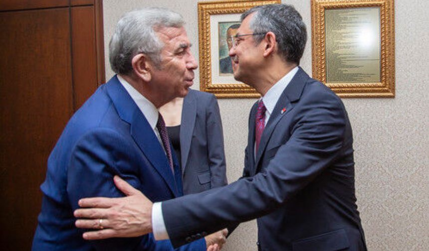 Mansur Yavaş'ın istifasına beklenen yorum geldi! İşte Özgür Özel'in ilk sözleri...