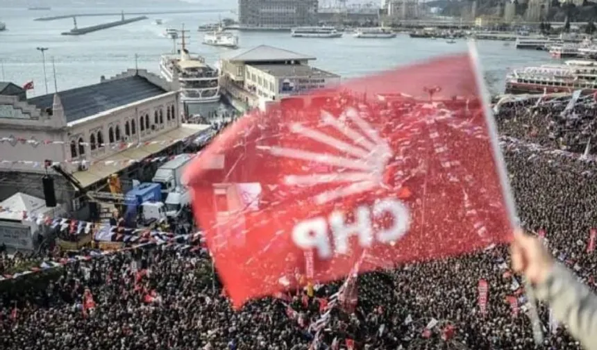 Vatandaş Saraçhane'ye akın etti: Emniyet önünde 'Ekrem İmamoğlu' nöbeti
