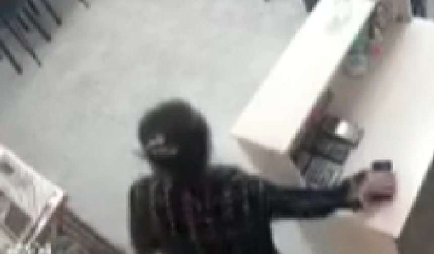 Ankara'da kafede hırsızlık: Telefonu böyle çaldılar