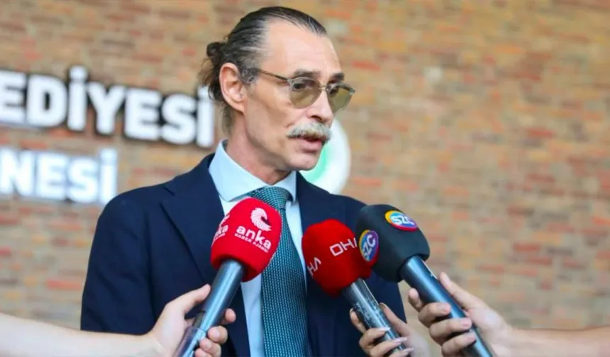 Erdal Beşikçioğlu'ndan İBB Önünde Sert Çıkış: 'Halkın iradesinin önünde hiçbir güç duramaz'