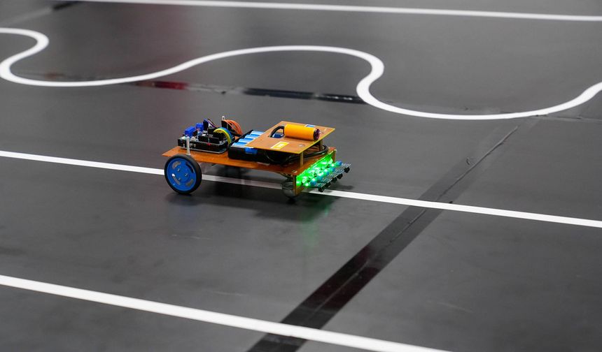 Ankara’da  Rob-Okul Liseler Arası Çizgi İzleyen Robot Yarışması'nın kazananları belli oldu