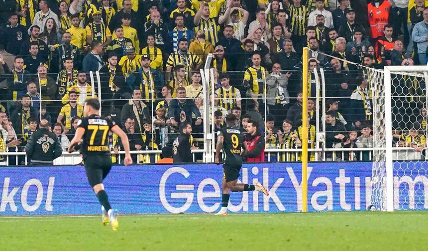 Fenerbahçe taraftarı yönetime tepki gösteriyor