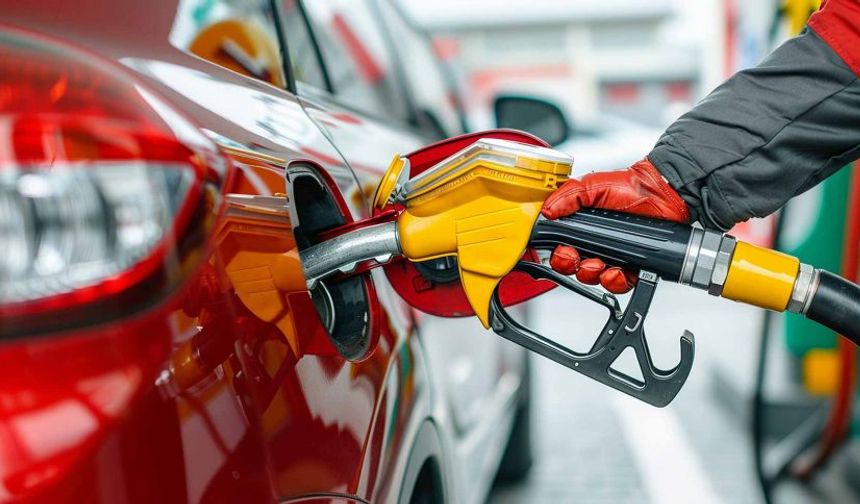 Araç sahiplerine kötü haber: Benzine bu gece zam geliyor!