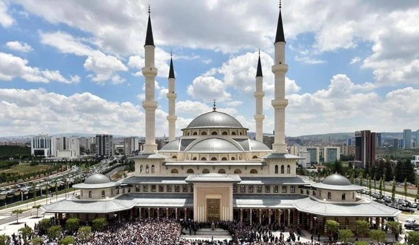 Ankara'da ibadetin en güzel hali: Tarihi camilerde manevi yolculuk