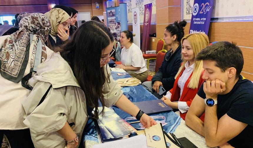 Üniversite adayları Pursaklar Tanıtım Fuarı'nda buluştu