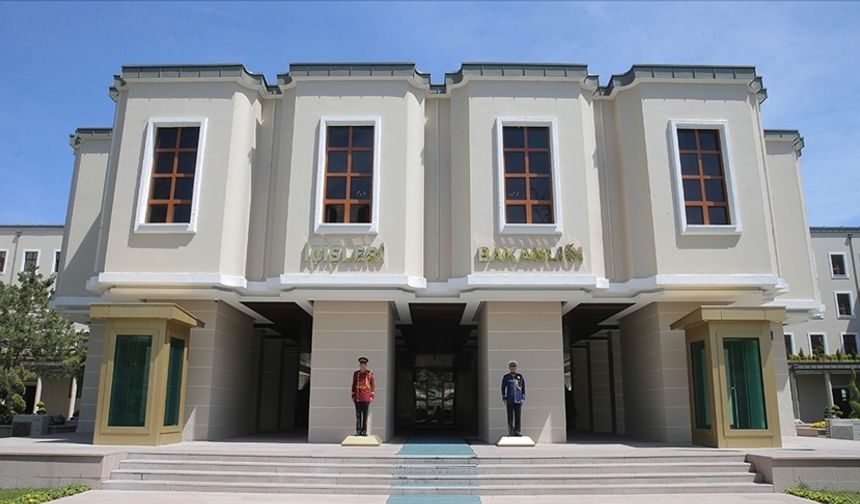 İçişleri Bakanlığı’ndan “Atatürk Fotoğrafları Yasaklandı” İddialarına Yalanlama