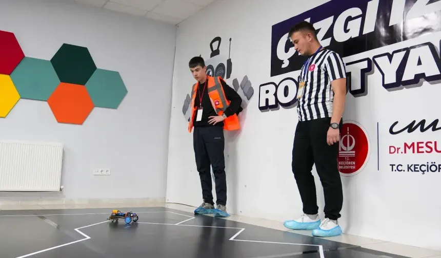 Genç zihinler robotlarla yarıştı: Keçiören’de Rob-Okul finali nefes kesti