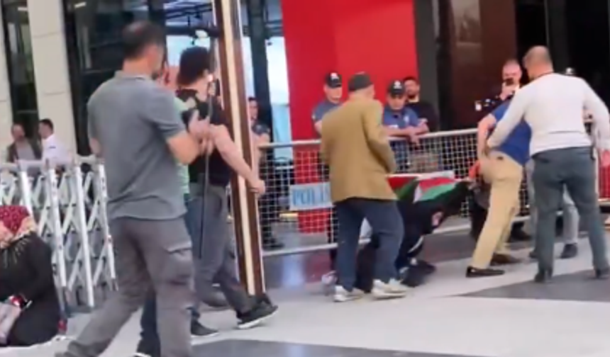 Ankara'daki Gazze protestosunda vicdanları sızlatan olay: Kadınları yerde sürüklediler!
